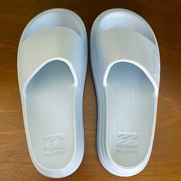 Billabong size 6 Light Blue Platform Slides. NWOT/never worn. - Picture 1 of 12